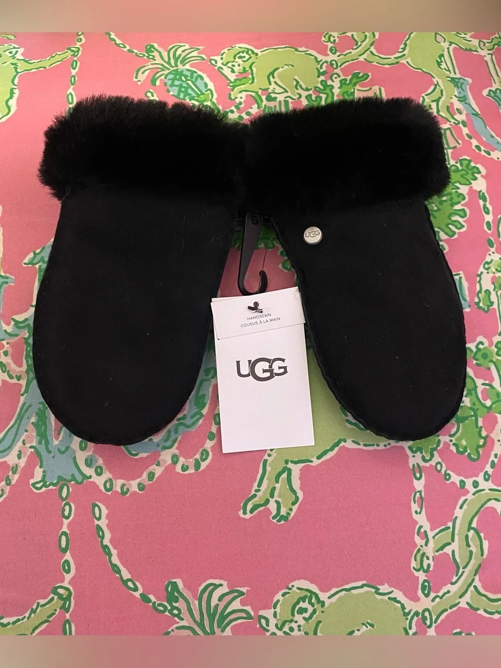 UGG girls shearling black Sheepskin Mittens kids size 4-6 years